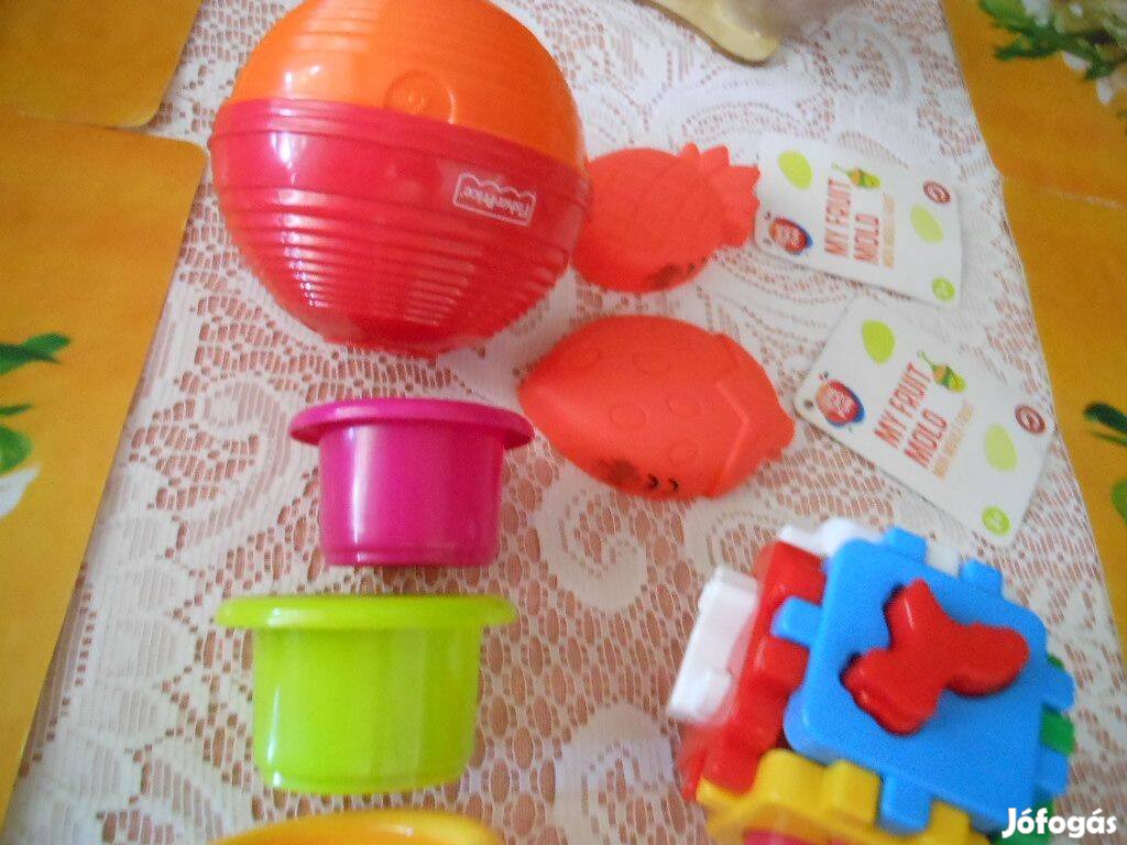 Készségfejlesztő Fisher price csészepiramis+ ajándék hozzáa többi új