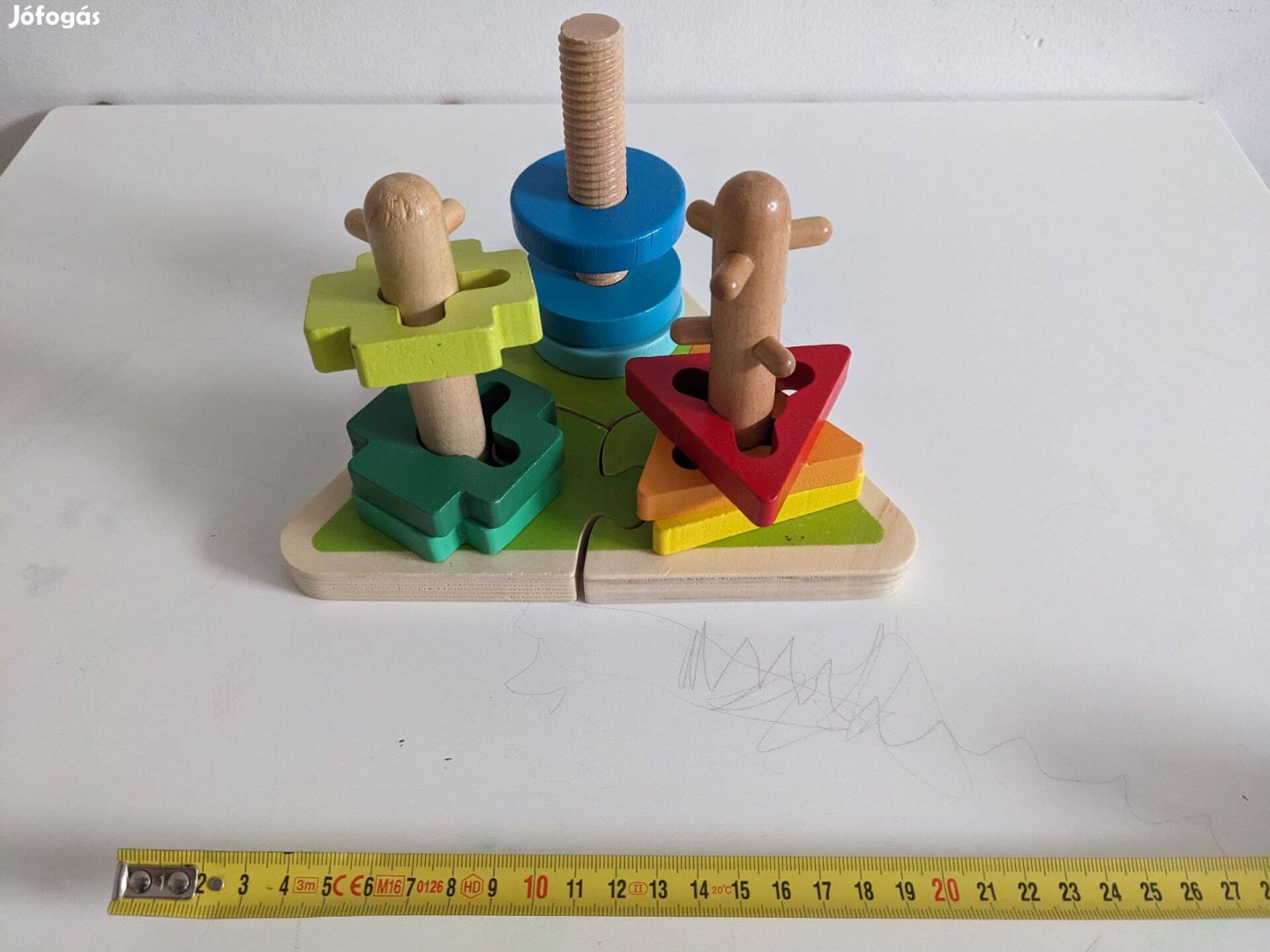 Készségfejlesztő csavaros fa játék