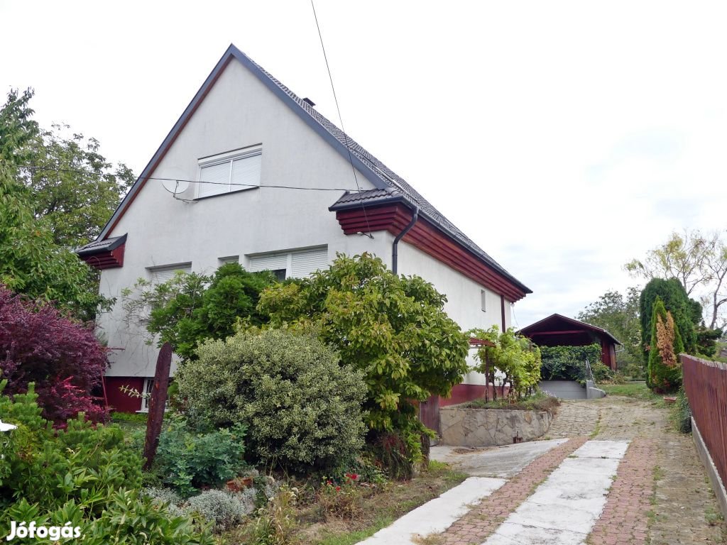 Keszthely, Kertváros, 184 m2-es, 2 generációs, családi ház, 6 szobás