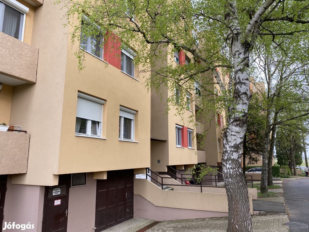 Keszthely, Vaszary Kolos utca, 64 m2-es, 3. emeleti, társasházi lakás