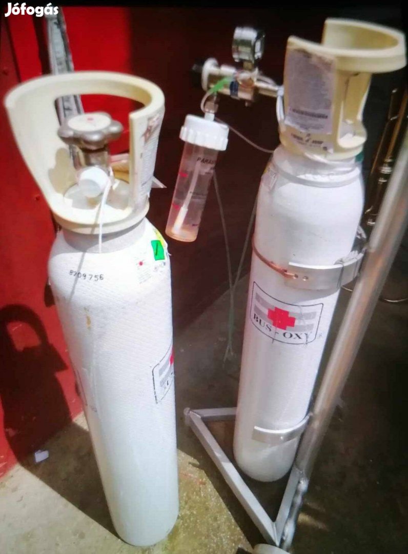 Két 10 literes bus-oxy márkájú orvosi oxigénpalack