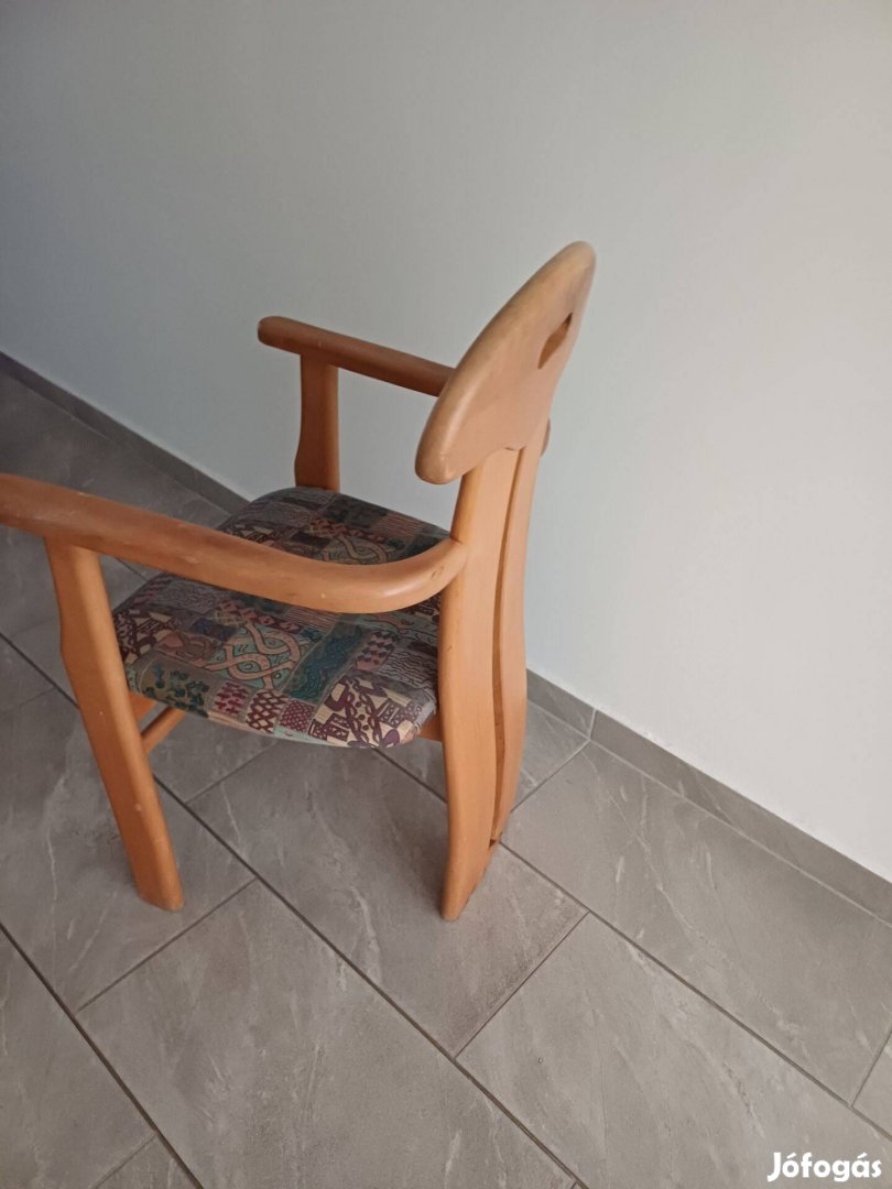 Két darab bükkfa szék