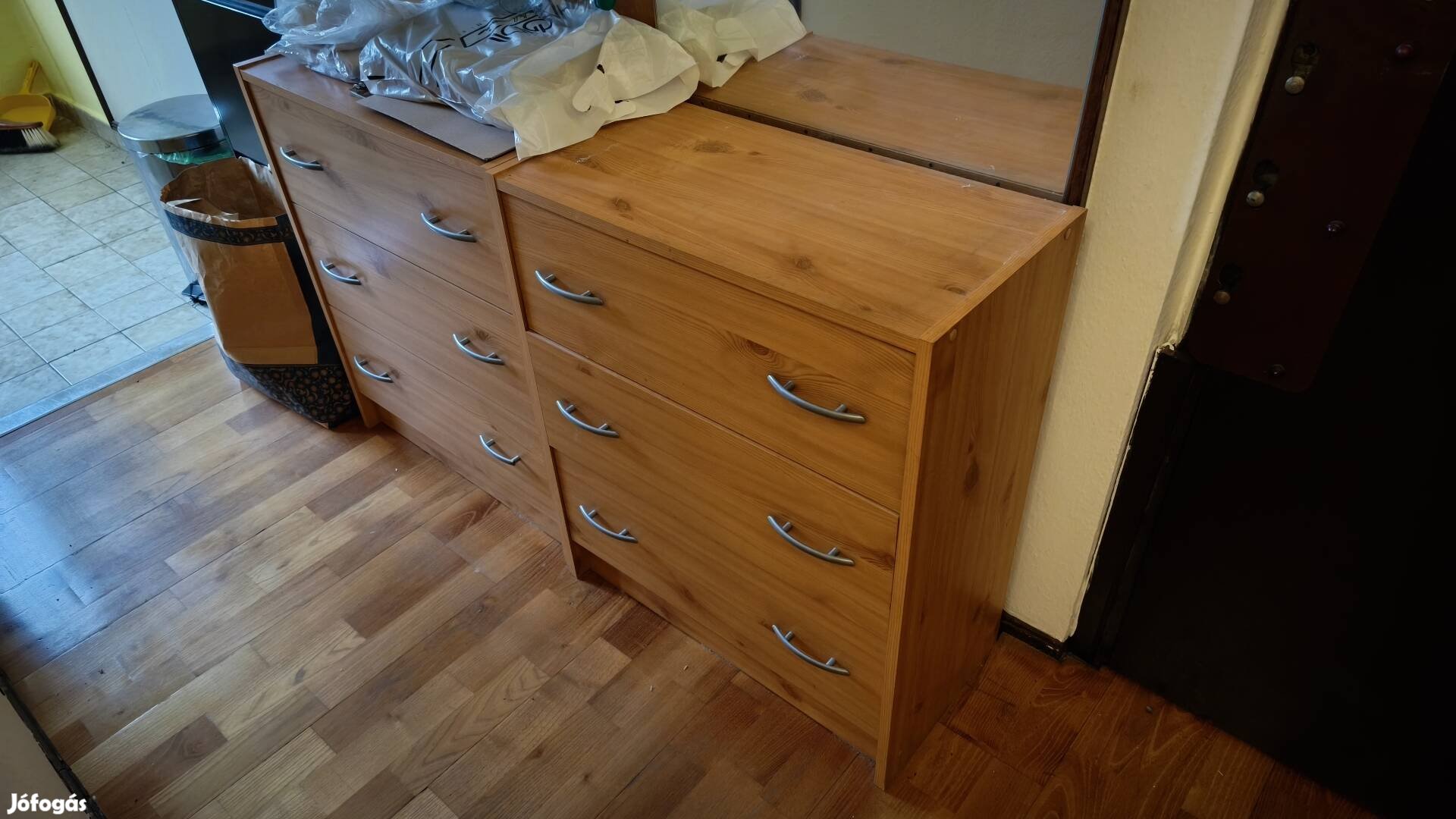 Két darab háromfiókos komód eladó