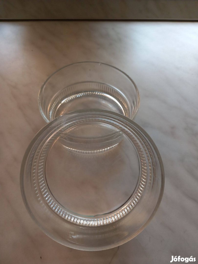 Két egyforma retro üveg hamutál átm 10 cm