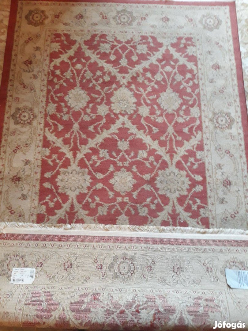 Két egyforma szőnyeg