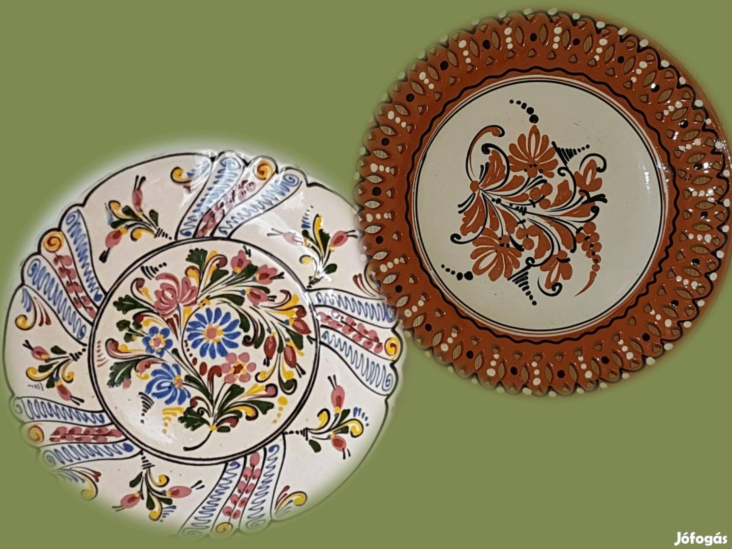 Két fantasztikus szépségű népművészeti tányér közös áron