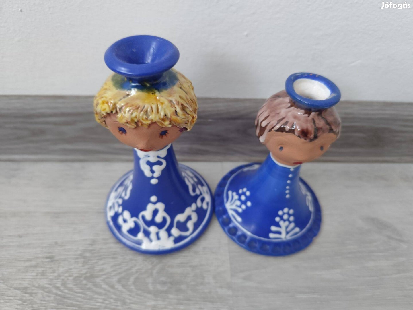 Két kerámia gyertyatartó, dísztárgy - gyermek ember alakok,