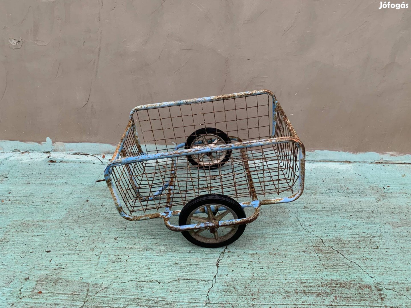 Két kerekű kicsi kocsi