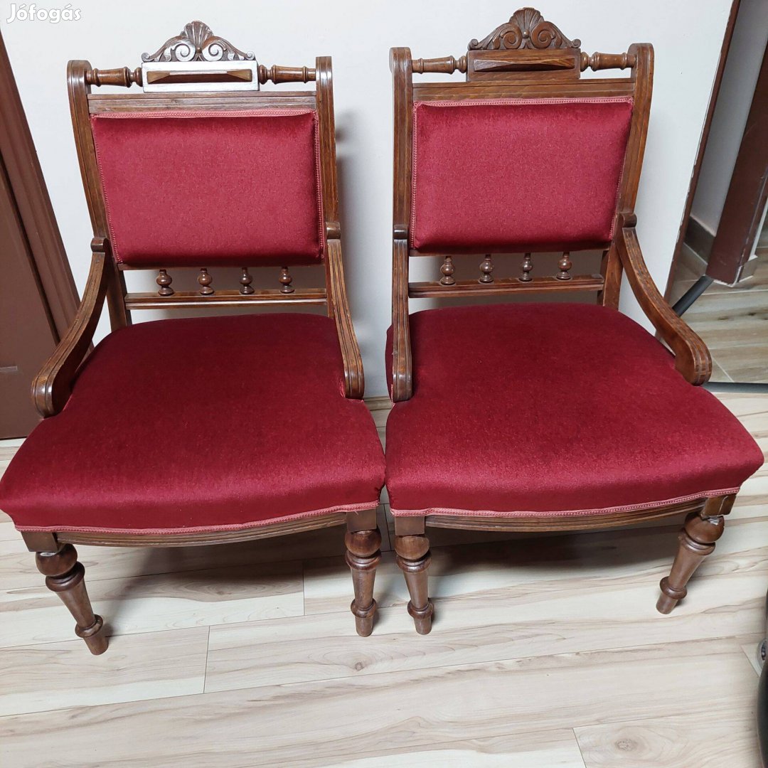 Két klasszikus stílusú, faragott fa szék eladó