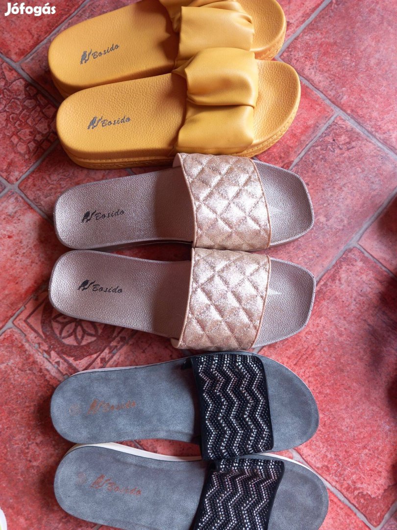 Két különböző új női papucs