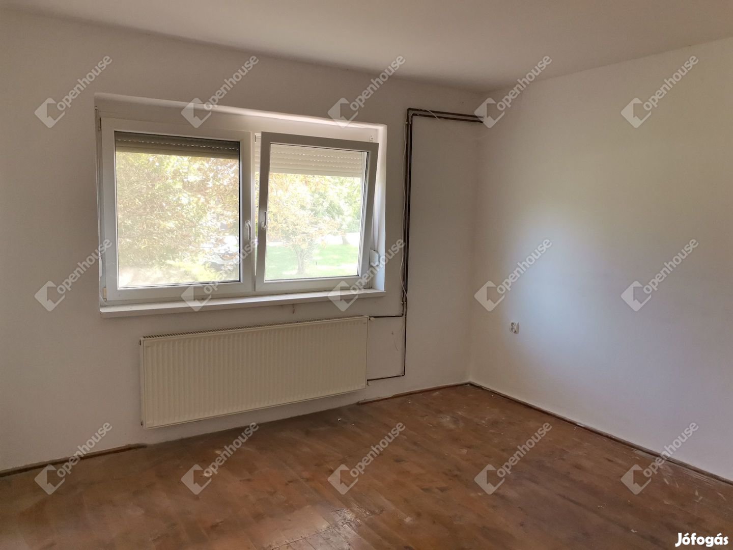 Két lakrészes családi ház Komárom....