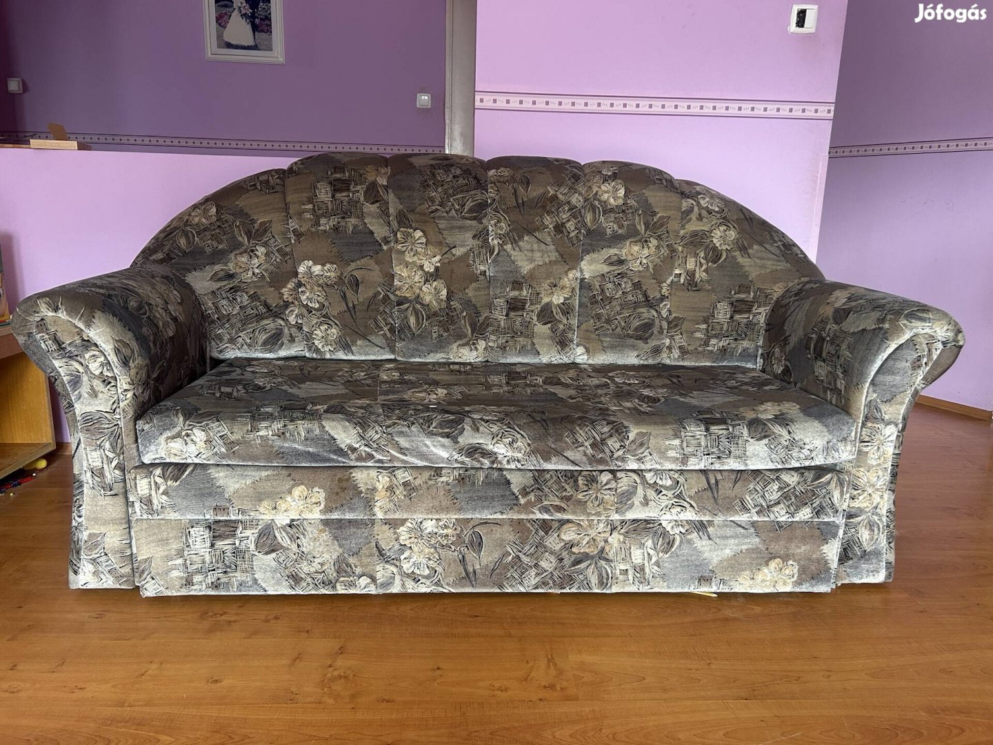 Két részes ággyá alakítható ülőgarnitúra