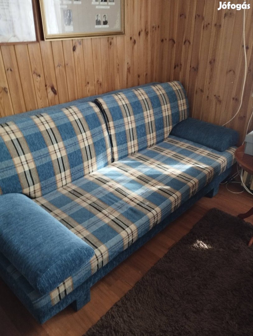 Két személyes ággyá alakítható kanapé eladó
