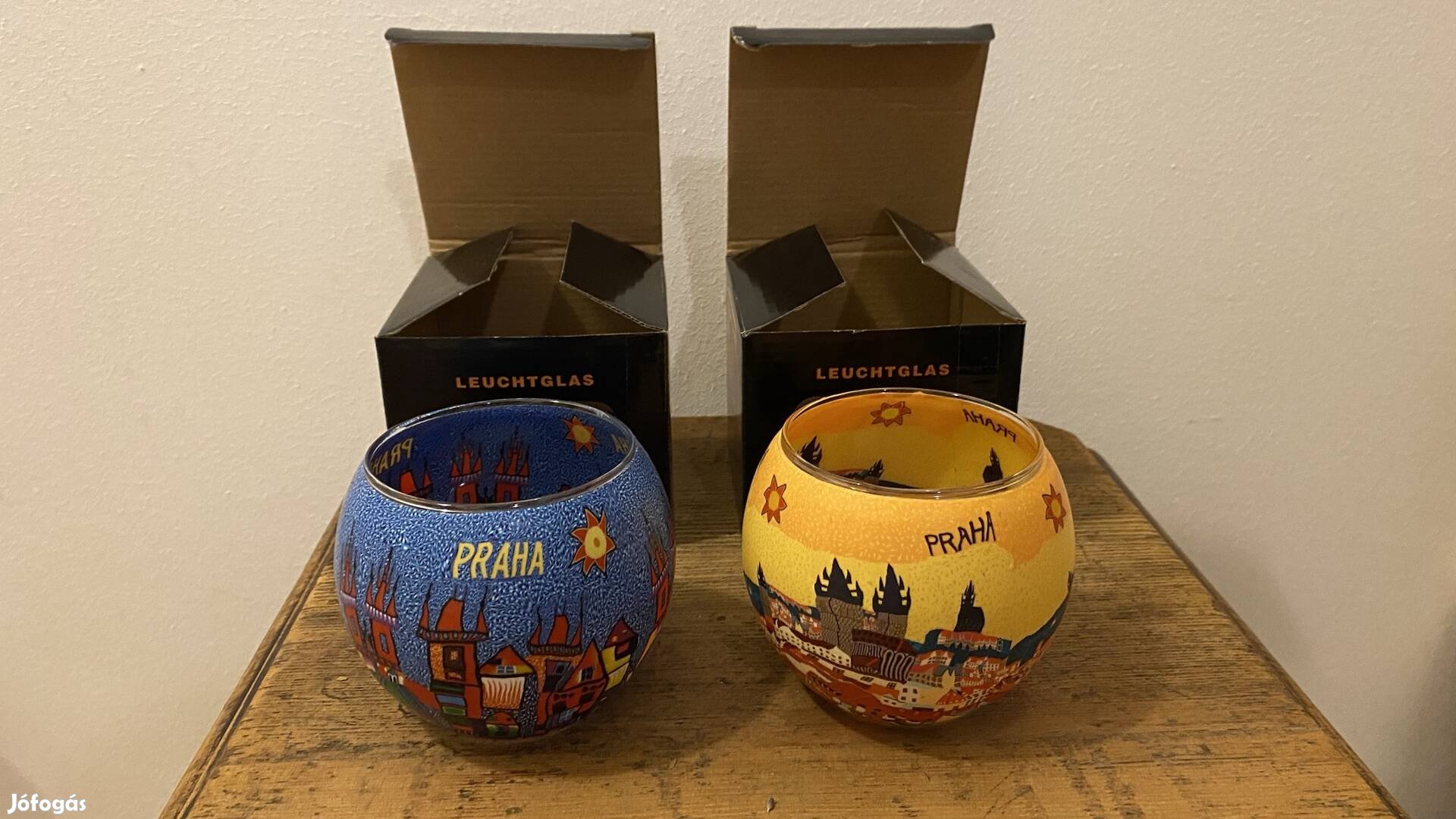 Két színes, kézzel festett teamécsestartó Prágából