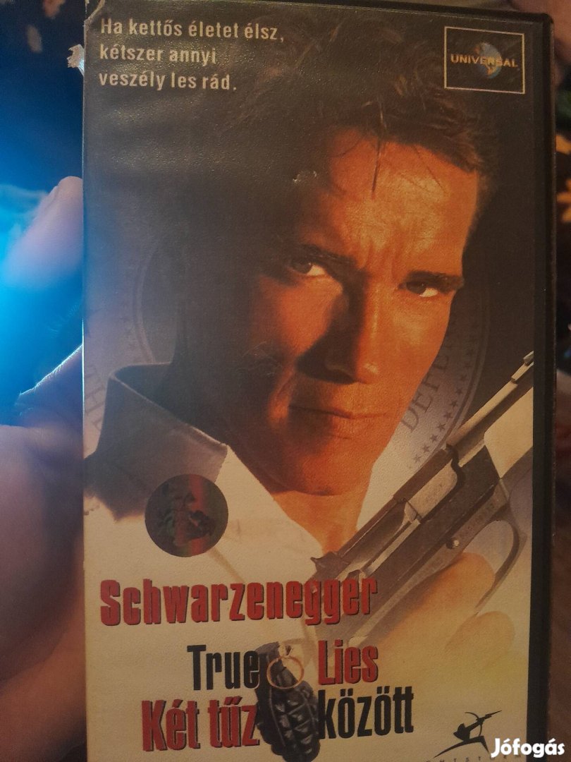 Két tűz között gyári VHS Film 