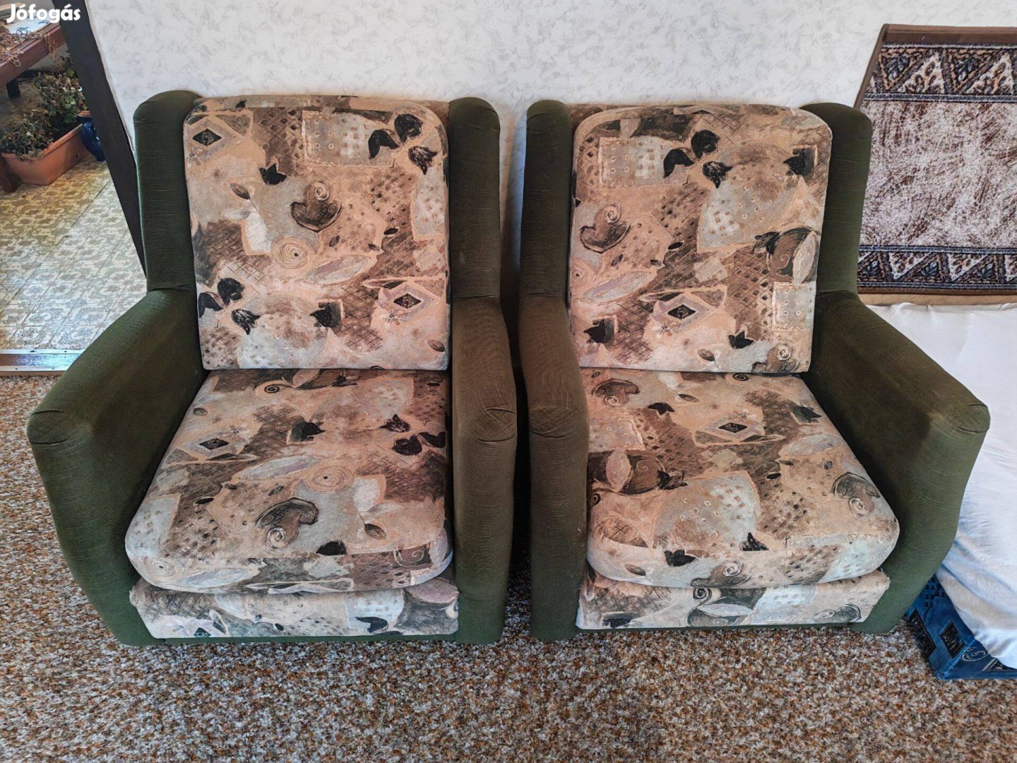 Két zöld fotel