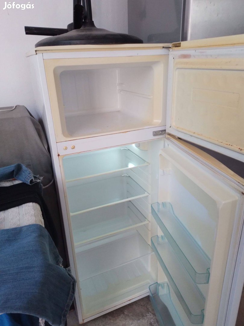 Kétajtós hűtőszekrény