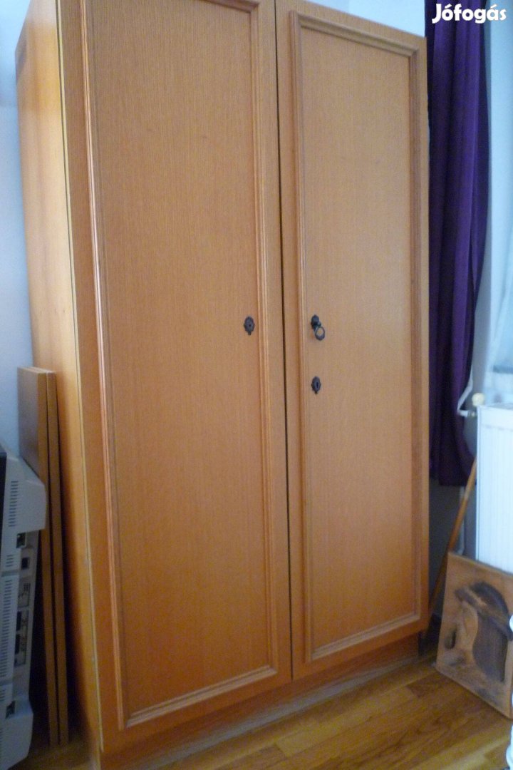 Kétajtós ruhás szekrény
