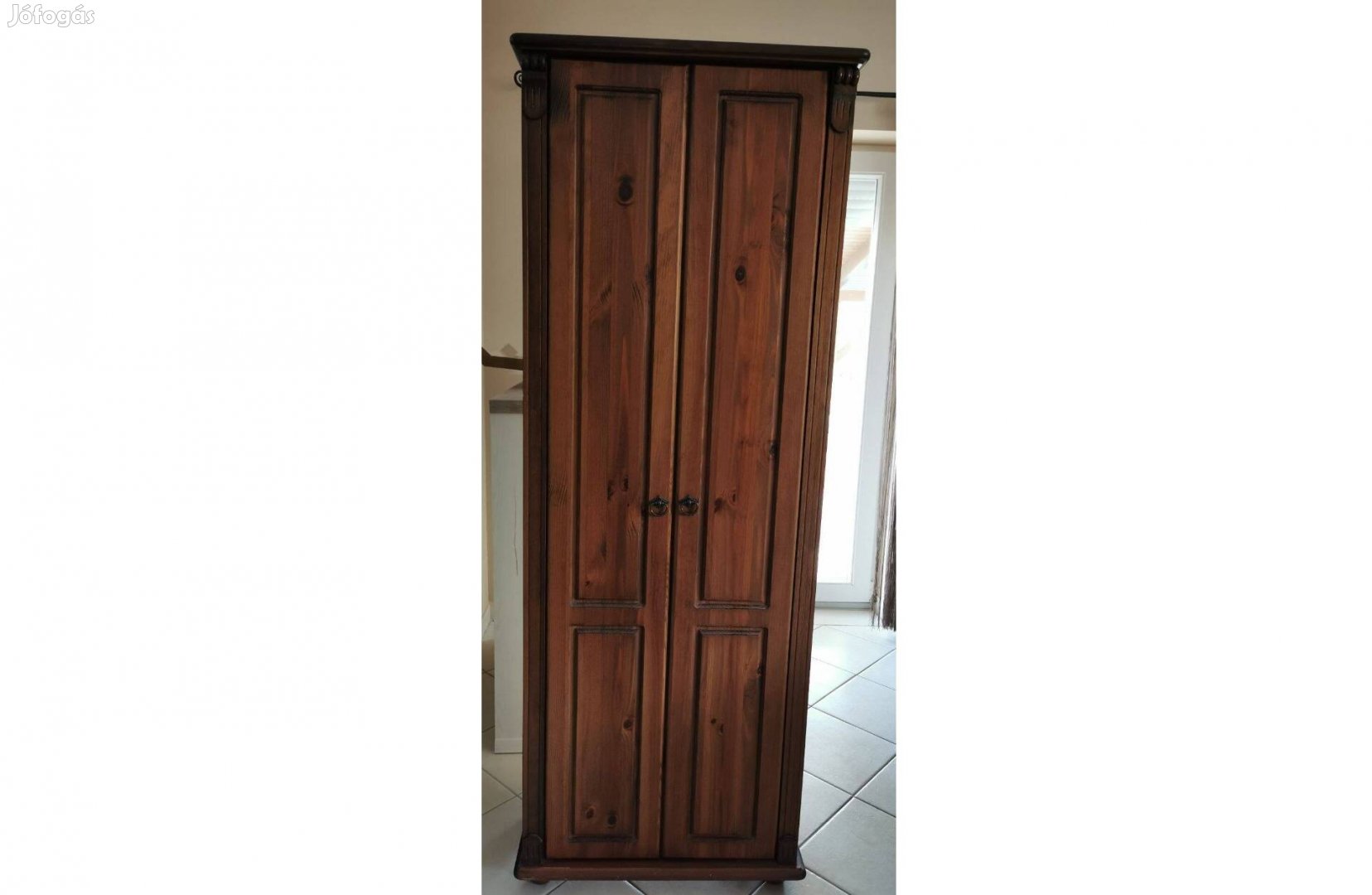 Kétajtós szekrény, akasztós, fából