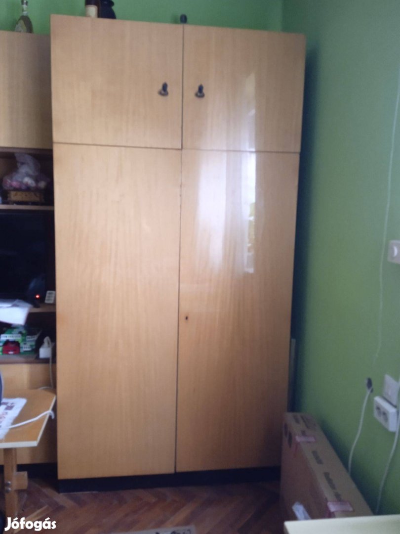 Kétajtós szekrény eladó