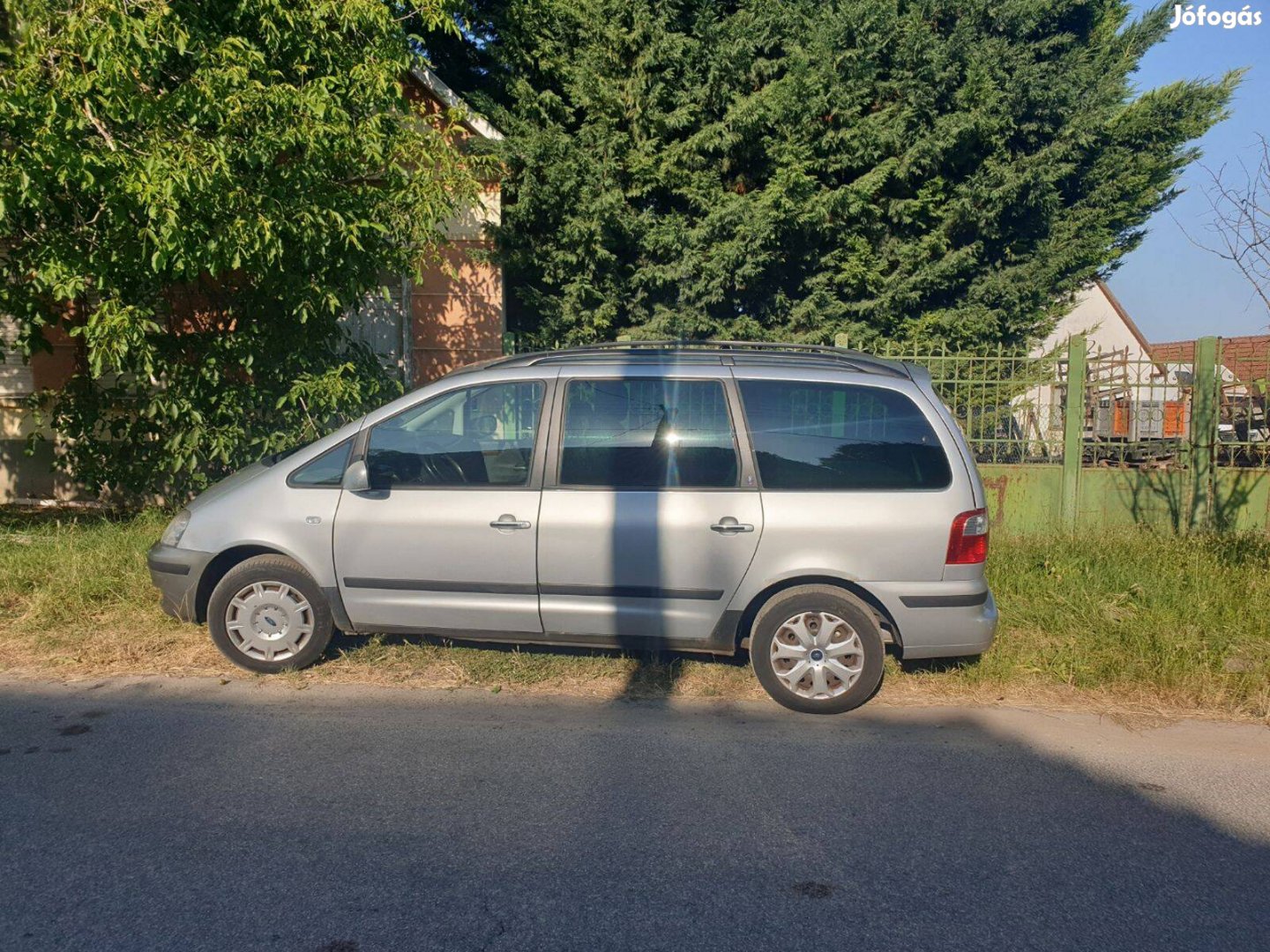 Kétezernégyes megkímélt Ford Galaxy eladó