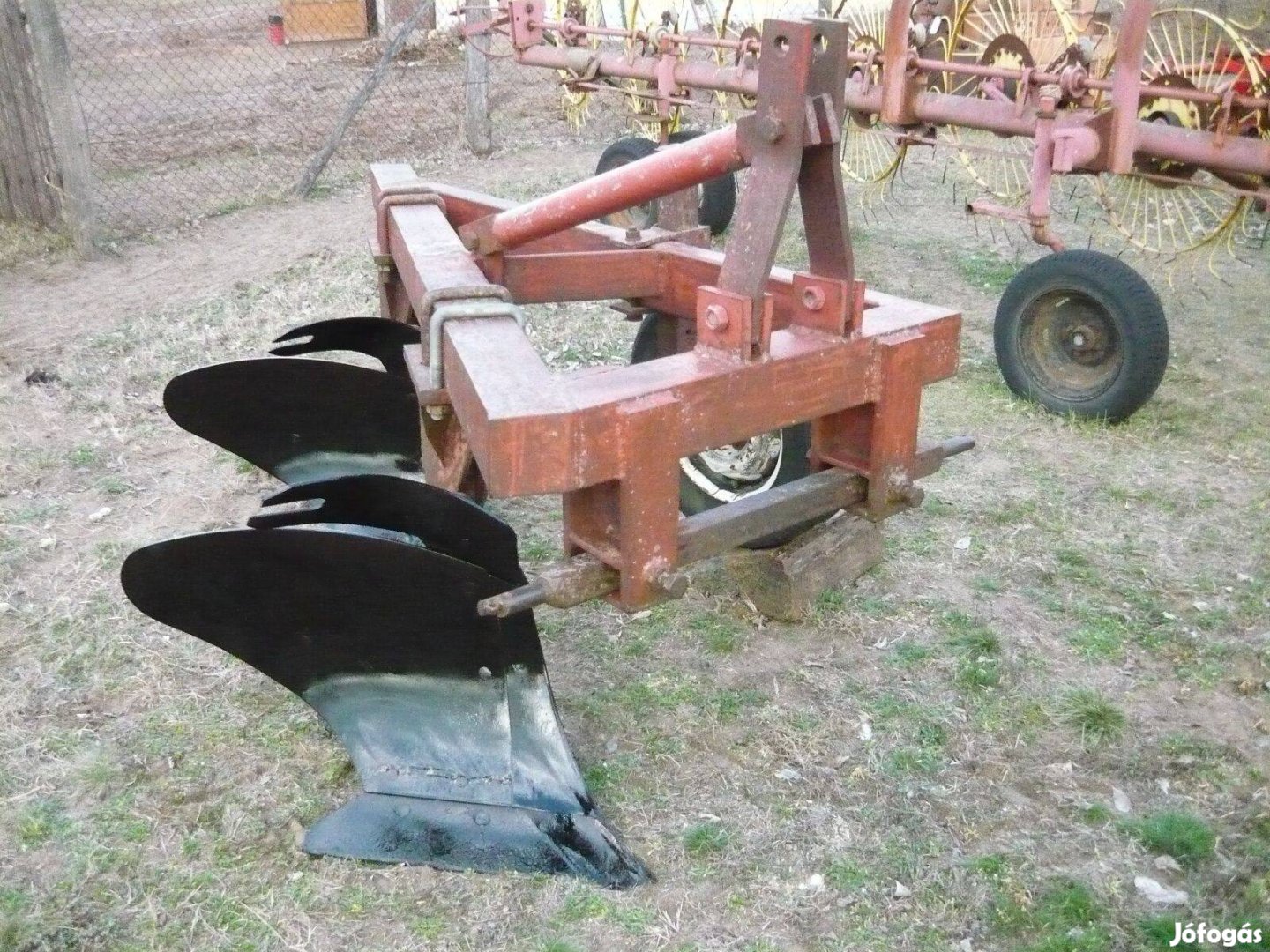 Kétfejes eke eladó
