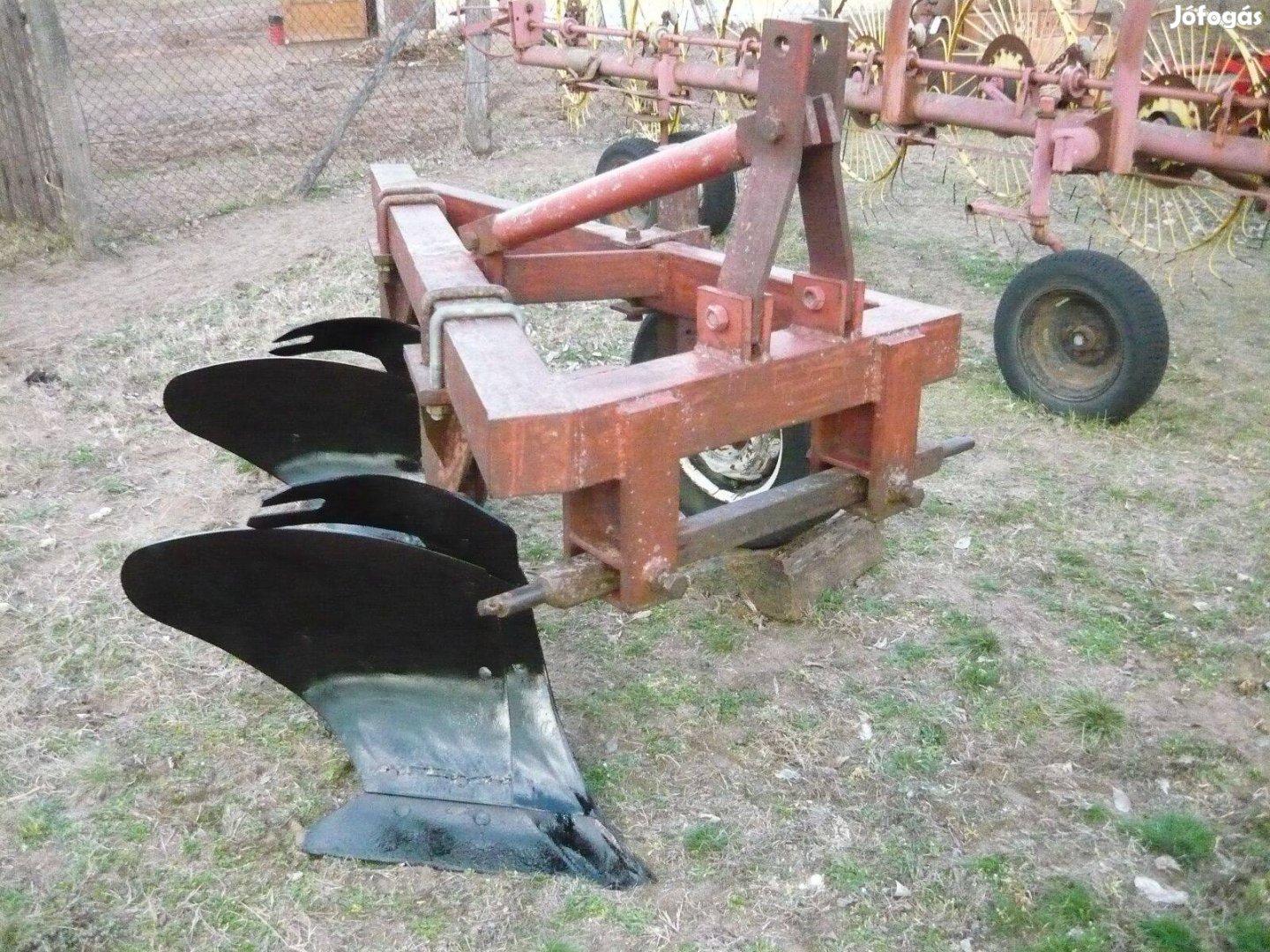 Kétfejes eke eladó