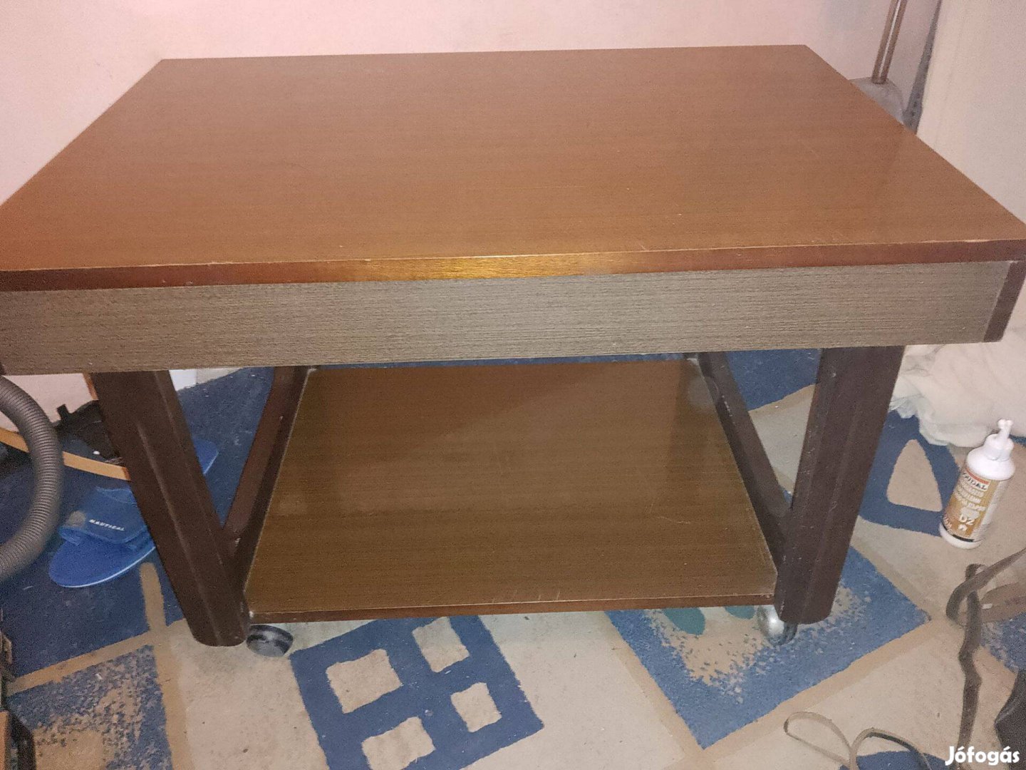 Kétfiókos kis asztal.70.es évek