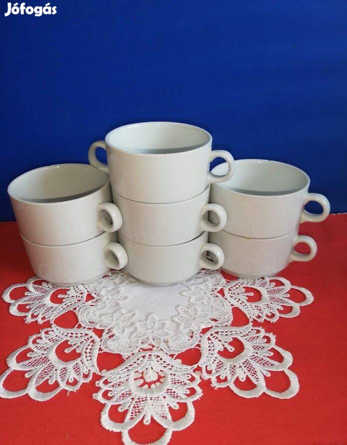 Kétfülű porcelán csészék