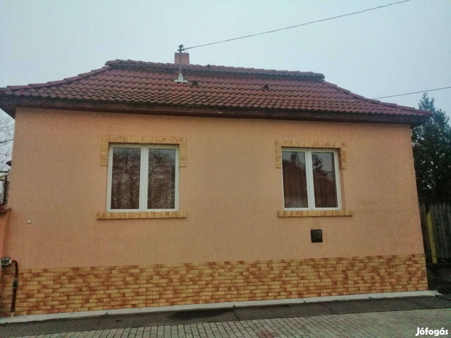 Kétgenerációs családi ház eladó Szolnokon