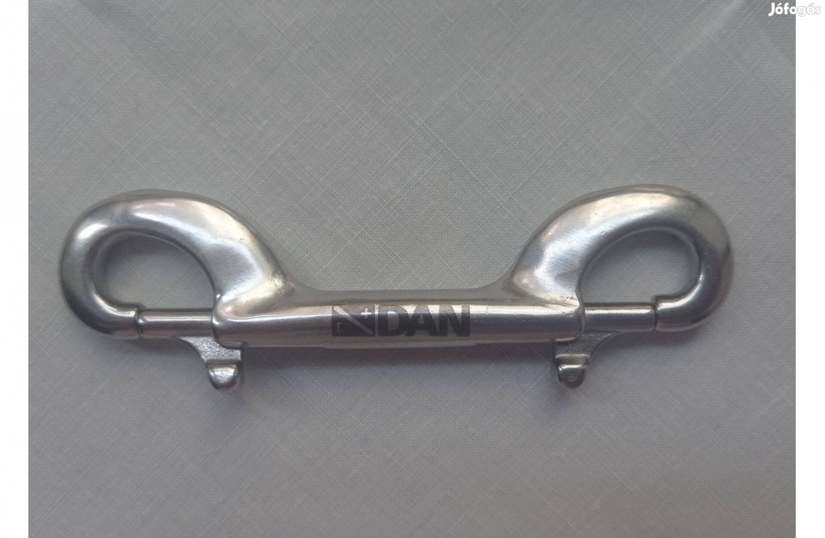 Kétoldalas nikkelezett karabiner 88 mm * Felirat: E + D A N