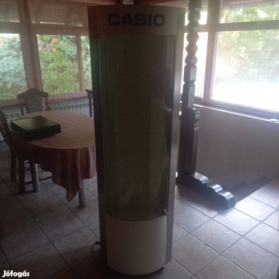 Kétoldalas világító üvegajtos vitrin Casio