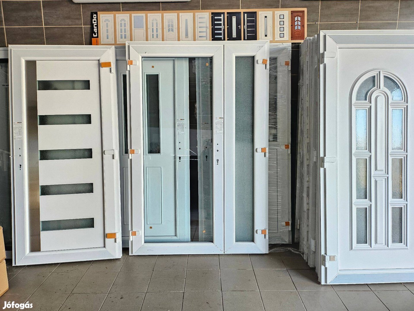 Kétszárnyú tele üveges bejárati ajtó - hőszigetelt 138x208