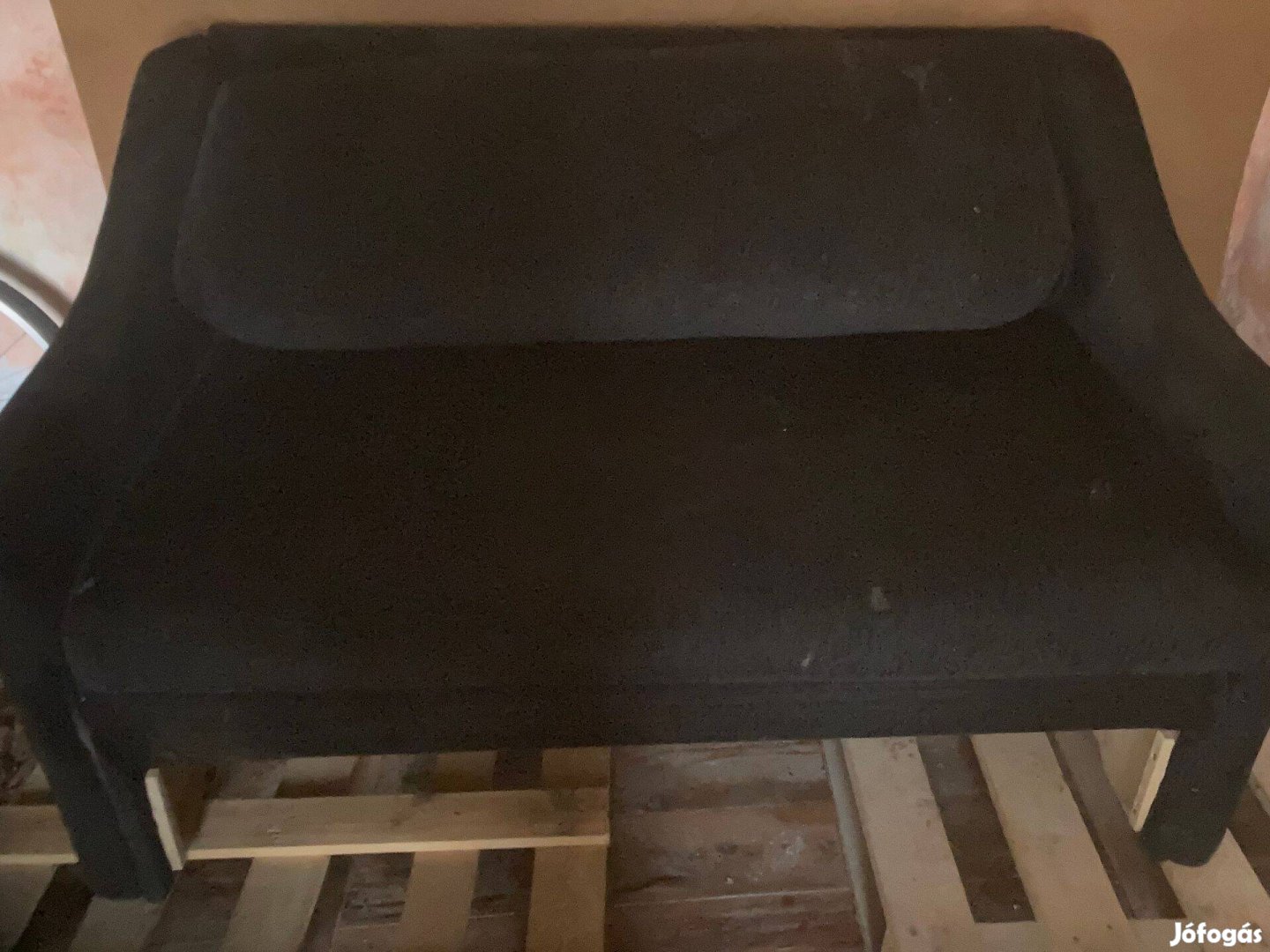 Kétszemélyes ággyá alakítható,ágyneműtartós kanapé
