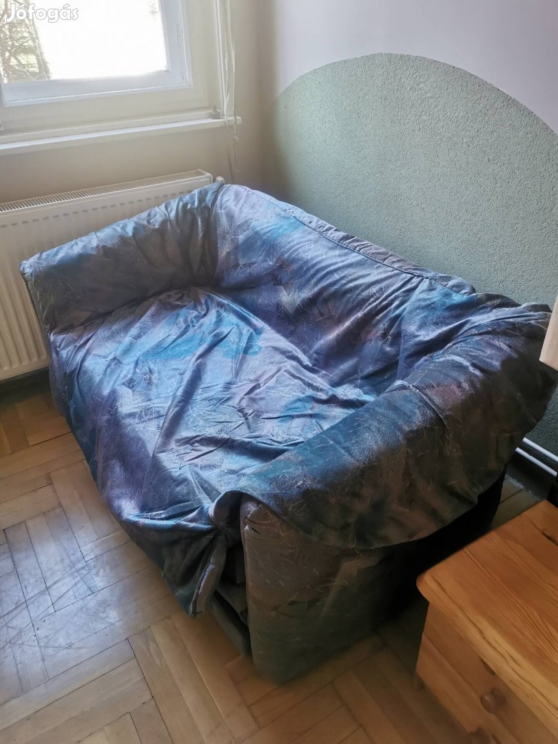 Kétszemélyes ággyá alakítható kanapé fotellel