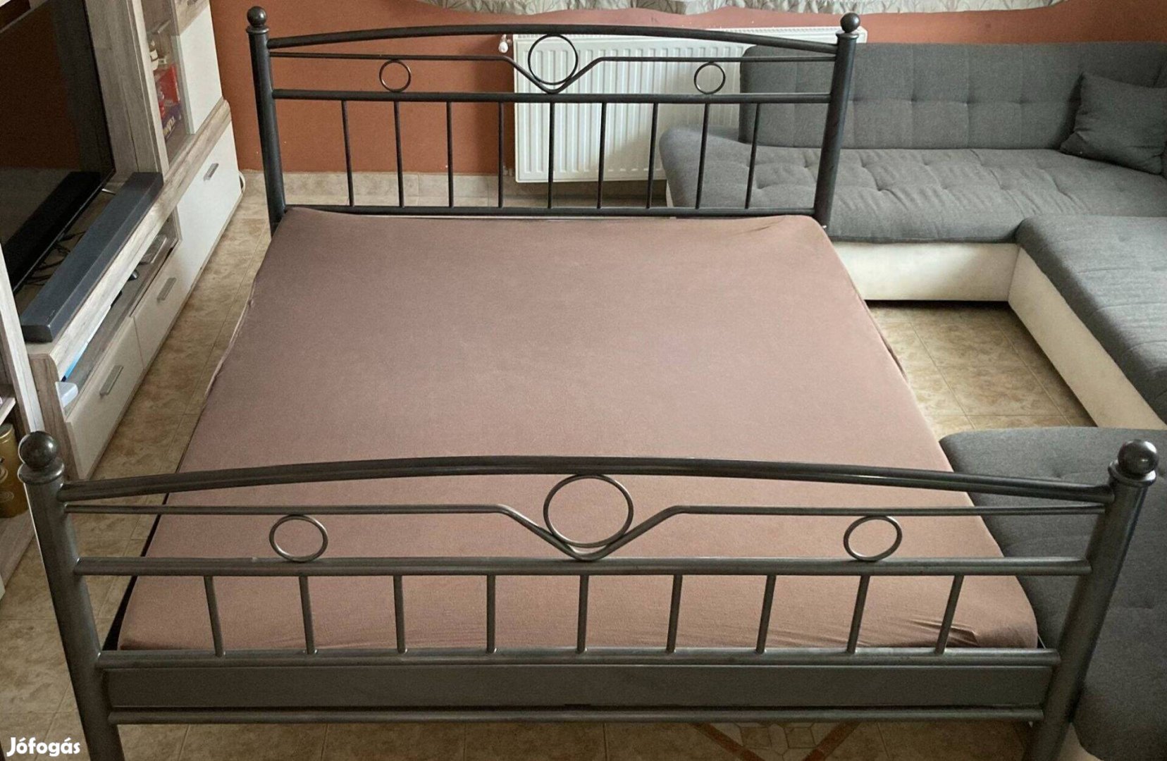 Kétszemélyes ágy 180 x 200 cm -es matraccal