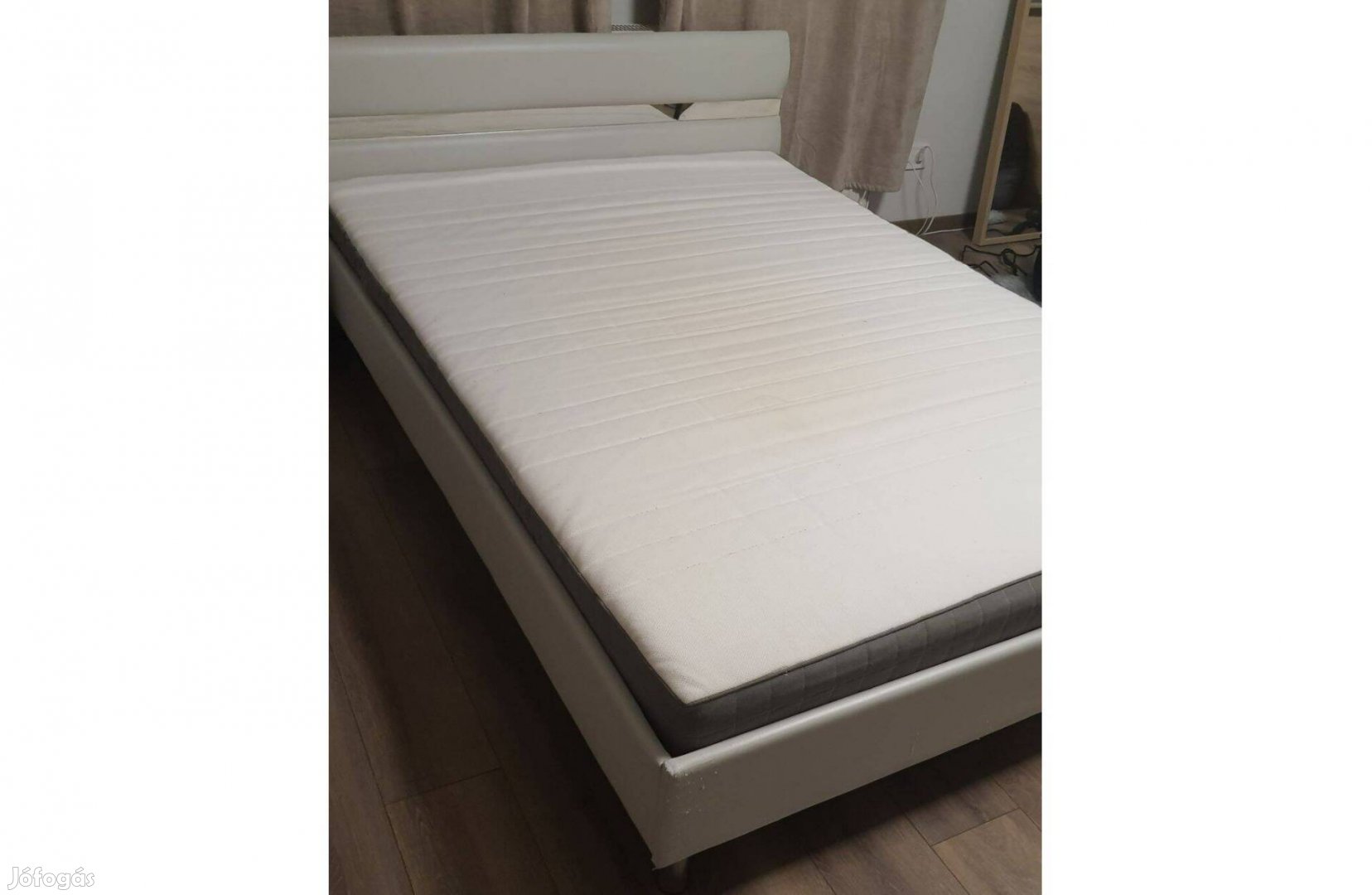 Kétszemélyes ágy IKEA matraccal