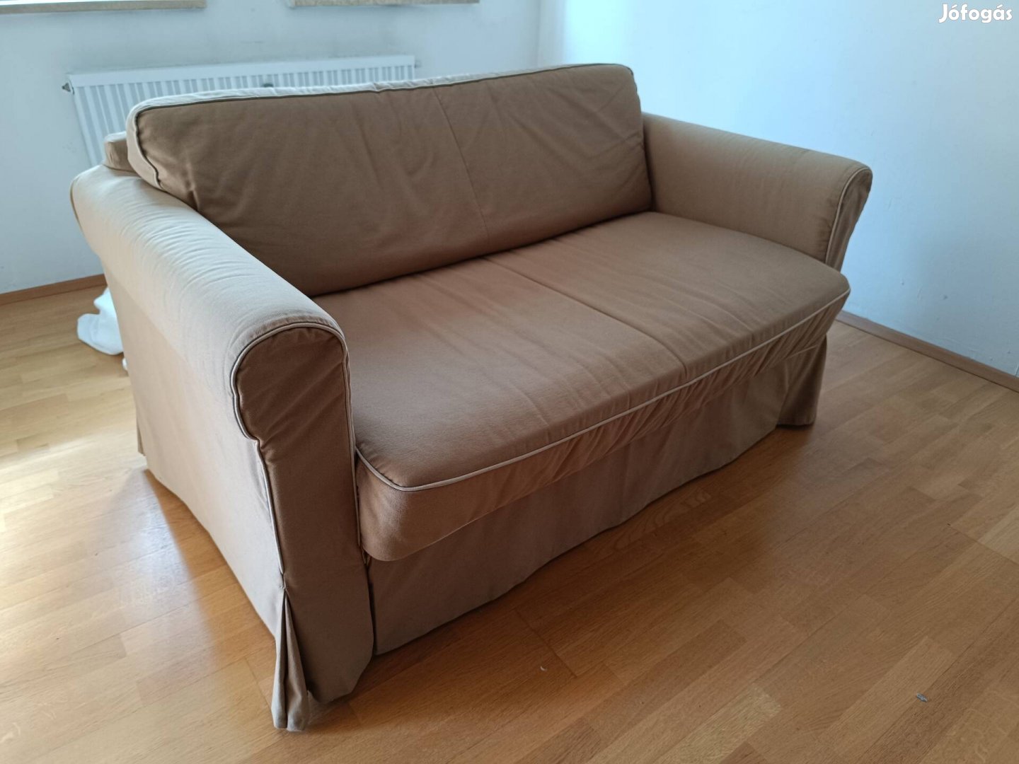 Kétszemélyes ágyazható kanapé 