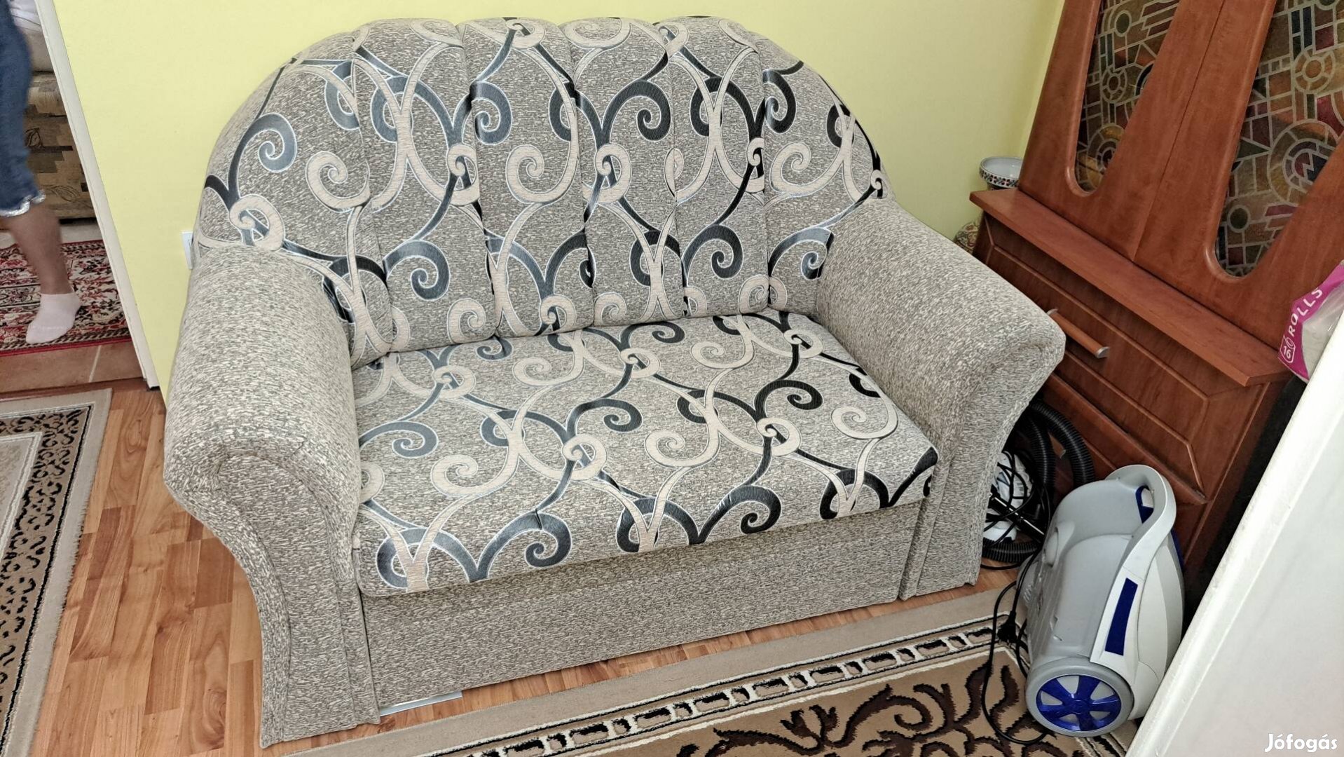 Kétszemélyes ágyazható kanapé eladó
