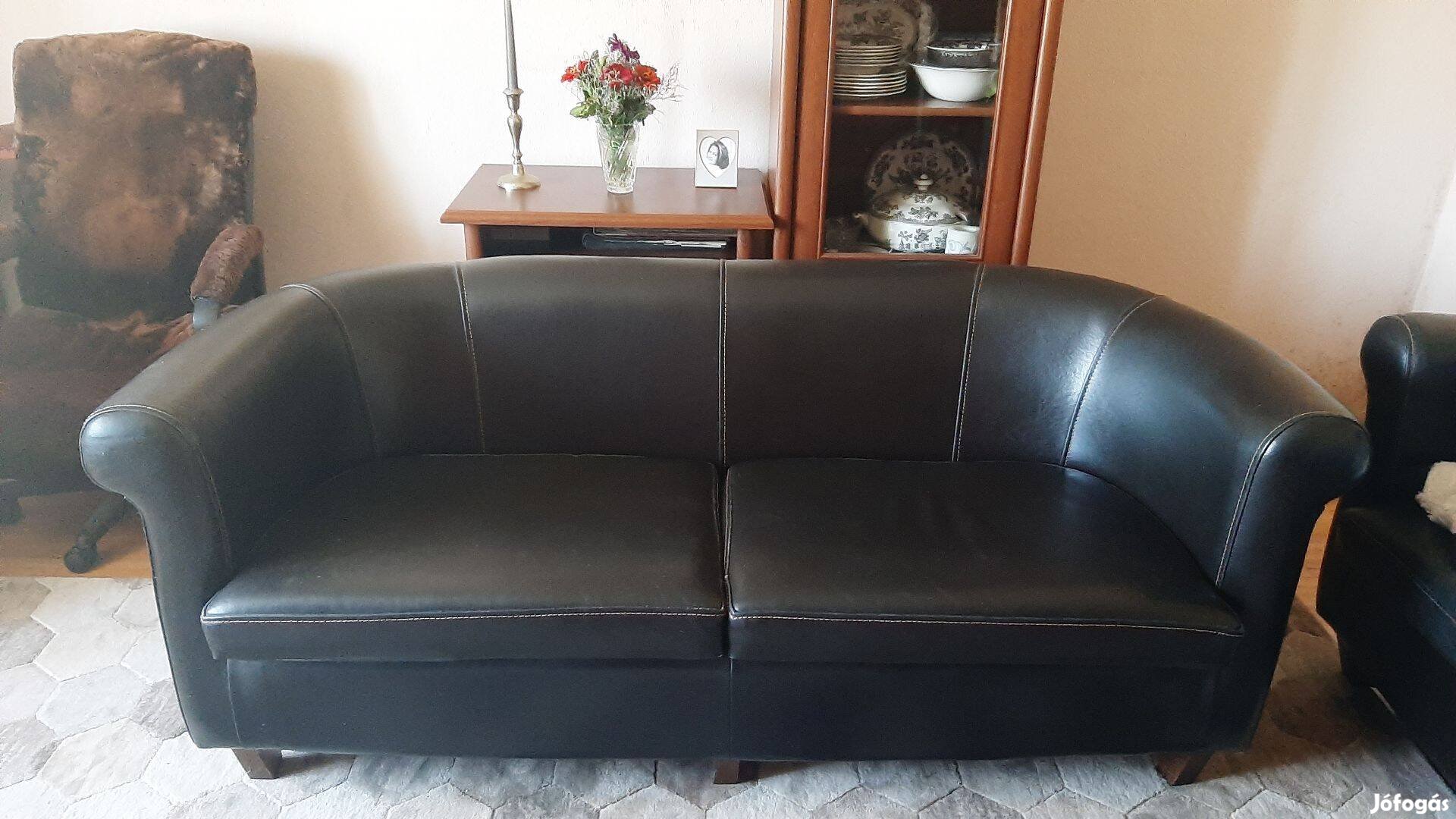 Kétszemélyes barna bőr kanapé