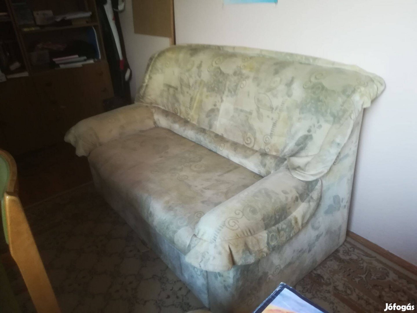 Kétszemélyes kanapé és egy fotel eladó