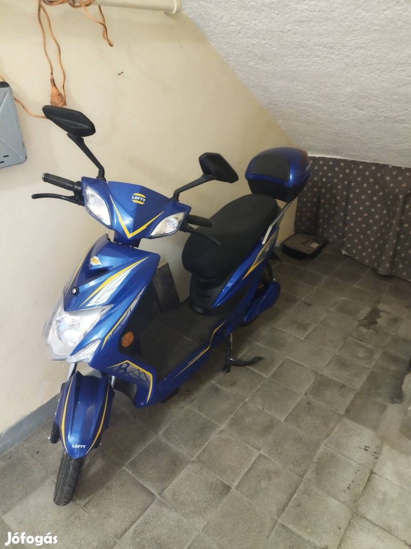 Kettő éves elektromos moped, jó állapotban eladó 