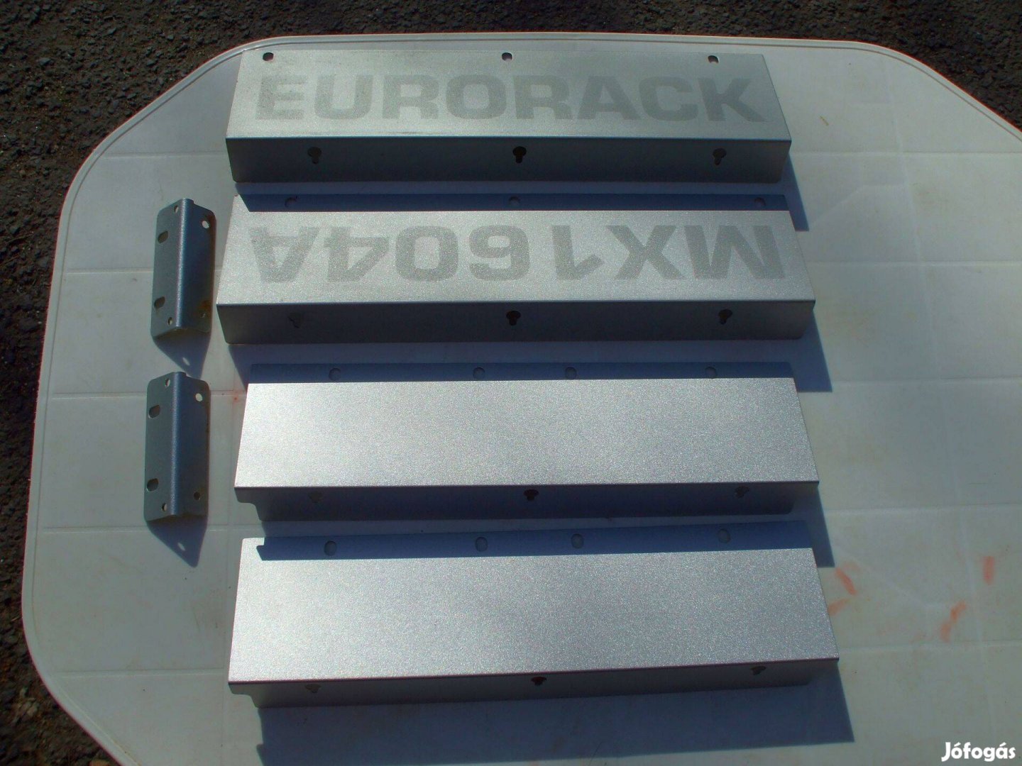 Keverő és 1U Rack-fülek