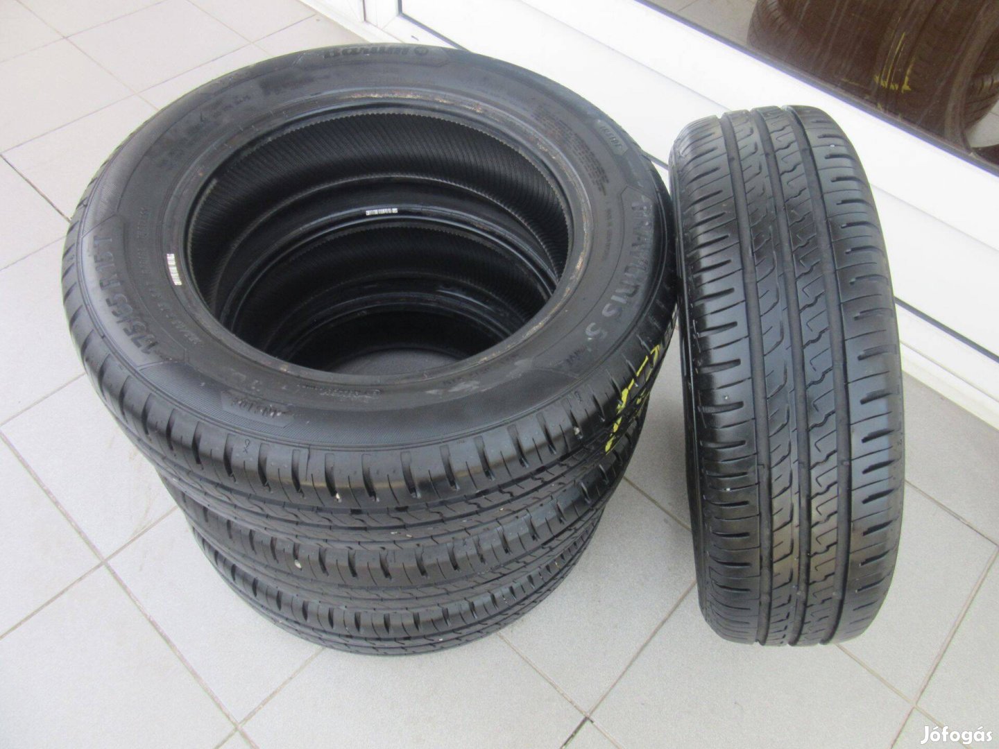 Keveset futott 175/65 R 15 Barum nyári gumi eladó