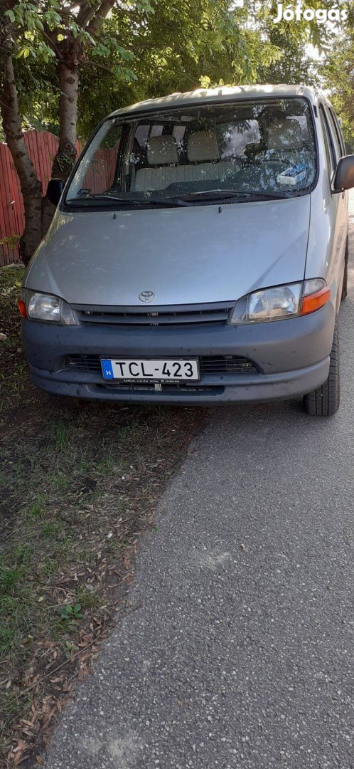 Keveset futott Toyota Hiace eladó, cserélhető