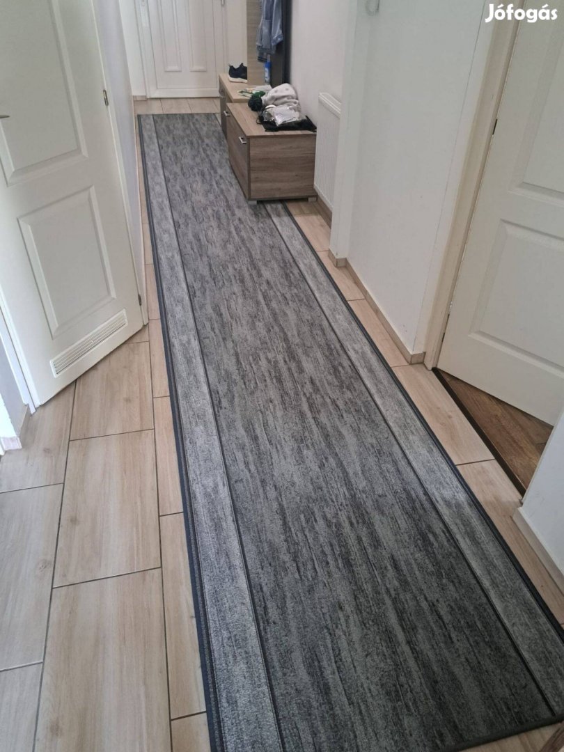 Keveset használt folyosói szőnyeg