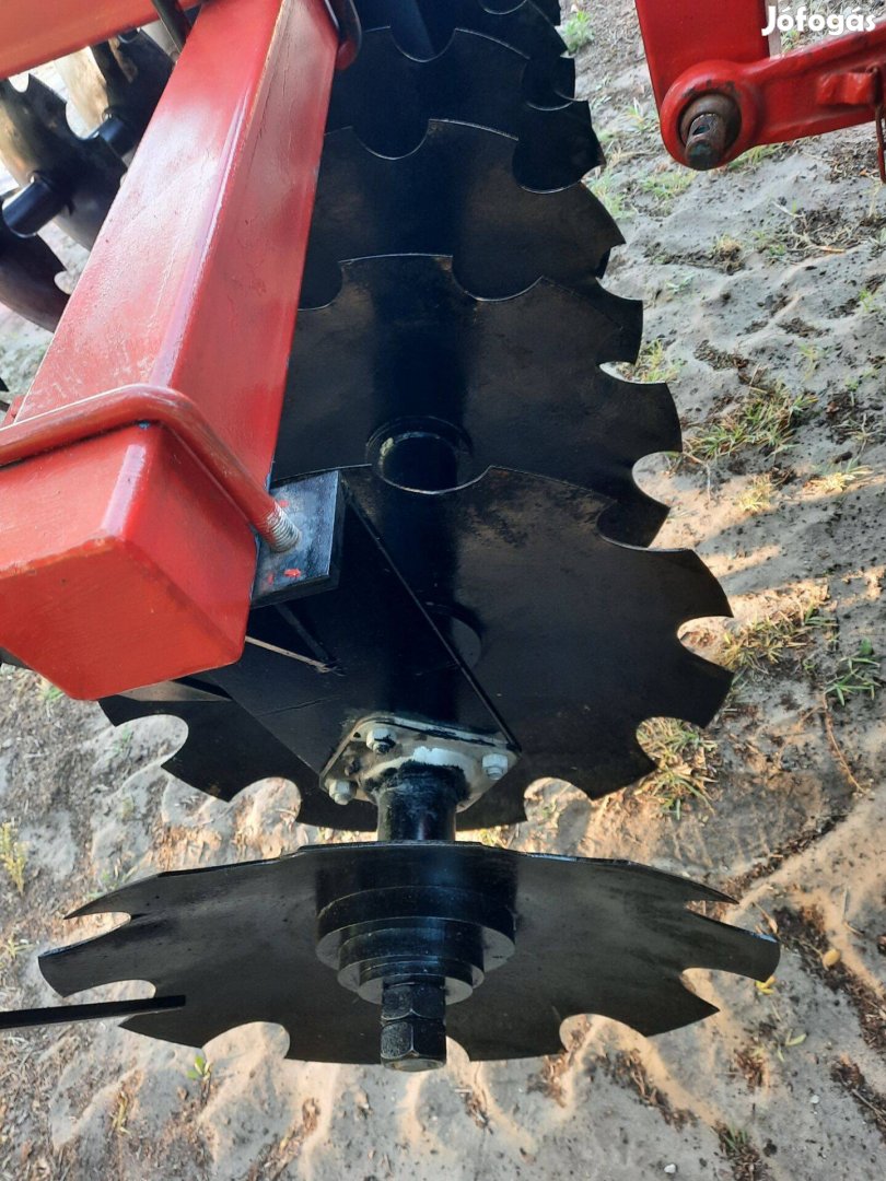 Keveset használt kitűnő állapotú függesztett v tárcsa eladó!