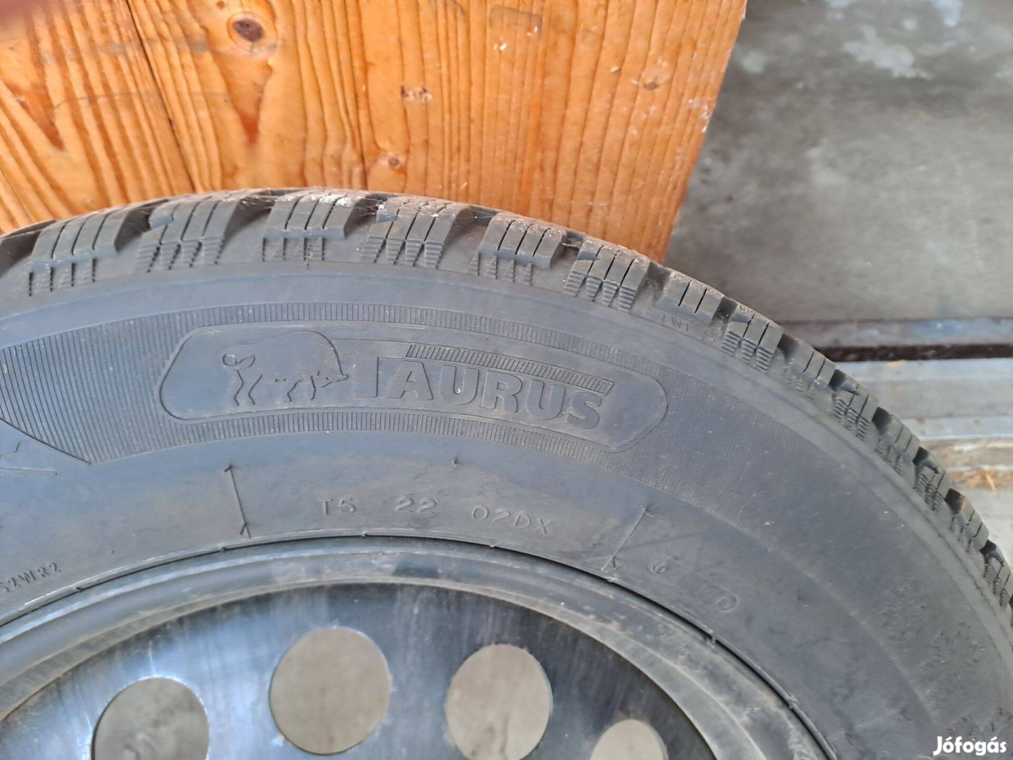 Kevesett futott téli autógumi szet