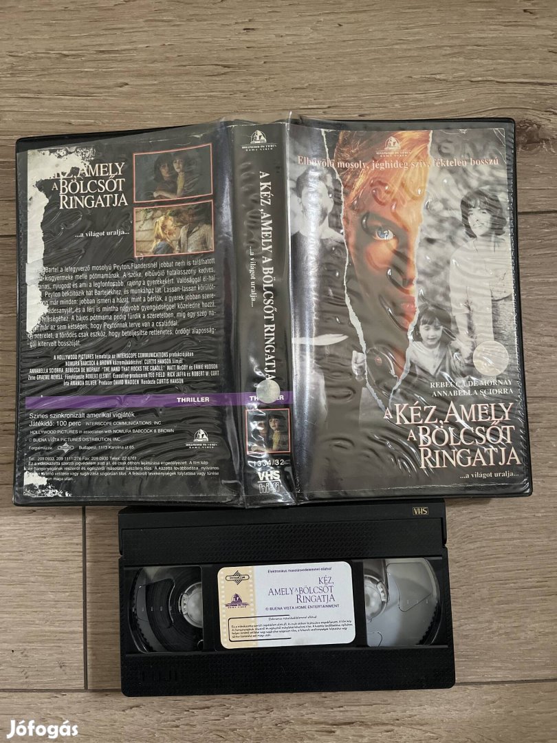 Kéz amely a bölcsőt ringatja vhs 