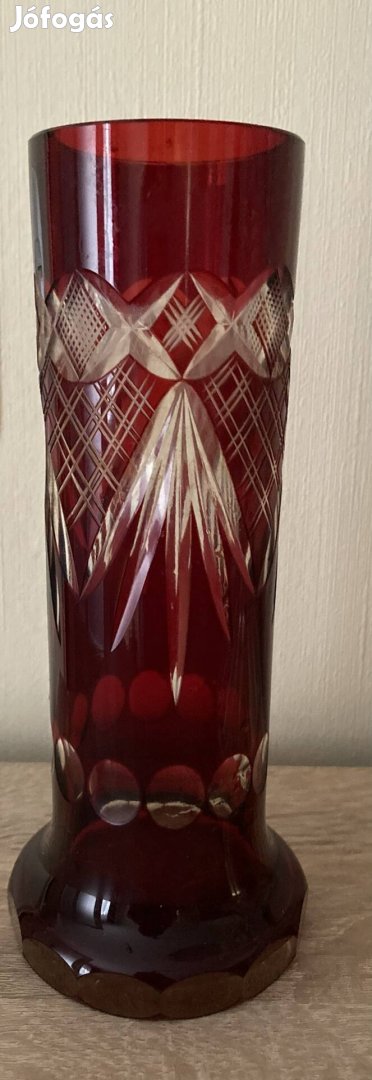 Kézi csiszolású rubint váza